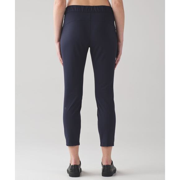 Lululemon On The Fly Pant 28" Size 4 Navy Blue W5ALWS Mid-Rise Travel Casual - Picture 2 of 11
